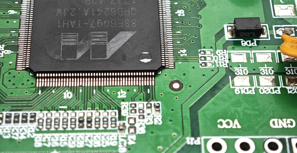 EMI (gangguan elektromagnetik) cara dipatèni kanggo desain PCB